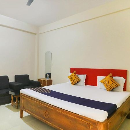 SPOT ON 68151 Prafulla Palace Hotel Jatani Exterior foto