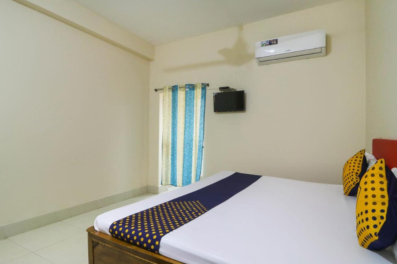 SPOT ON 68151 Prafulla Palace Hotel Jatani Exterior foto
