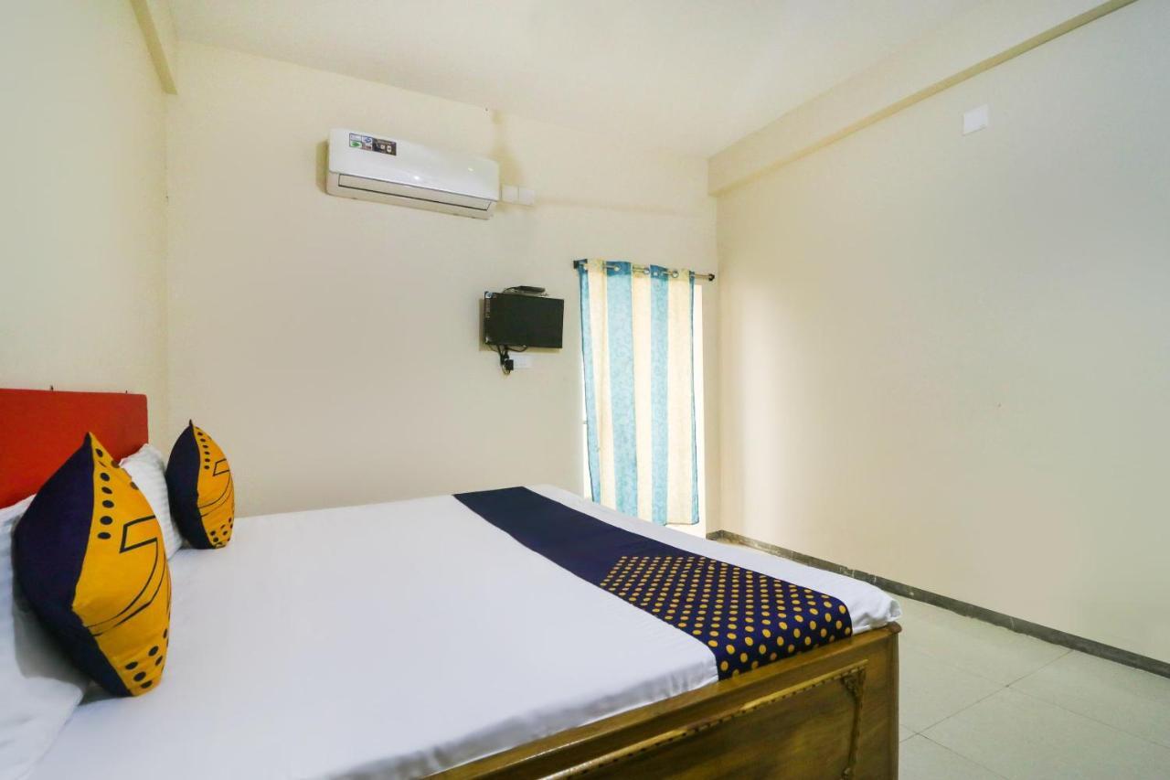 SPOT ON 68151 Prafulla Palace Hotel Jatani Exterior foto